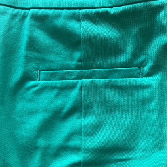 Ann Taylor green skirt size 2-4, 2 front, 2 back pockets, like new,  Cotton. - Picture 3 of 4